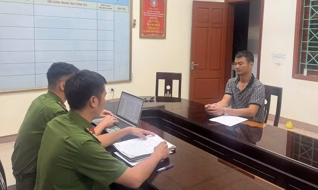 Khởi tố đối tượng dùng thắt lưng đánh tài xế xe buýt, bắt quỳ gối giữa đường