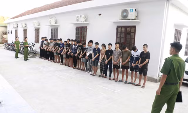 Bắt nhóm 'quái xế' mang hung khí từ Hà Tĩnh sang Nghệ An đại náo