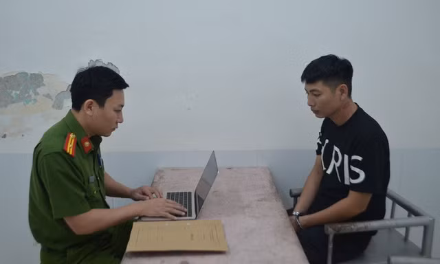 Tạm giữ hình sự kẻ dùng dao tấn công nhiều người tại bệnh viện Sản Nhi Nghệ An