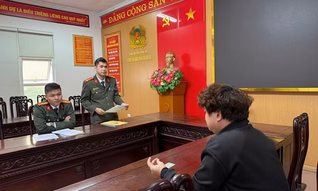 Bị gọi đòi nợ liên tục, người đàn ông chuyển tiếp cuộc gọi đến đường dây nóng Bộ Công an