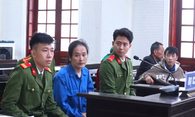 Đâm chồng tử vong khi thấy nhắn tin tán tỉnh gái 