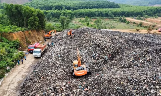 Đóng cửa bãi rác cháy suốt nửa tháng