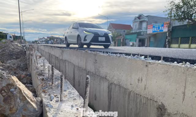 Thi công ẩu tại dự án đường 500 tỷ ở Nghệ An, đe dọa an toàn giao thông
