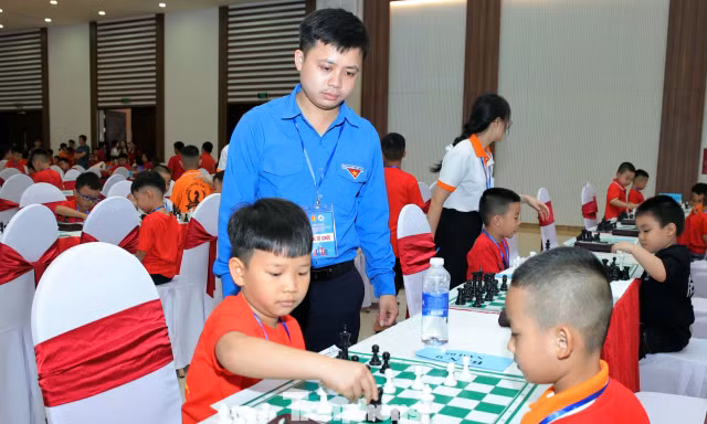 Hơn 560 kỳ thủ nhí tranh tài Giải Cờ vua Thiếu niên nhi đồng Nghệ An