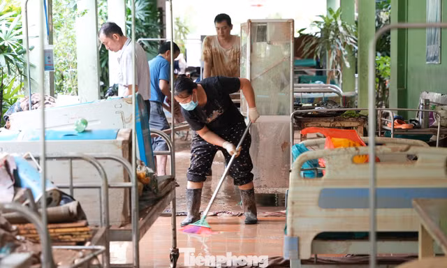 Trung tâm y tế ở Nghệ An tan hoang sau trận lũ lịch sử