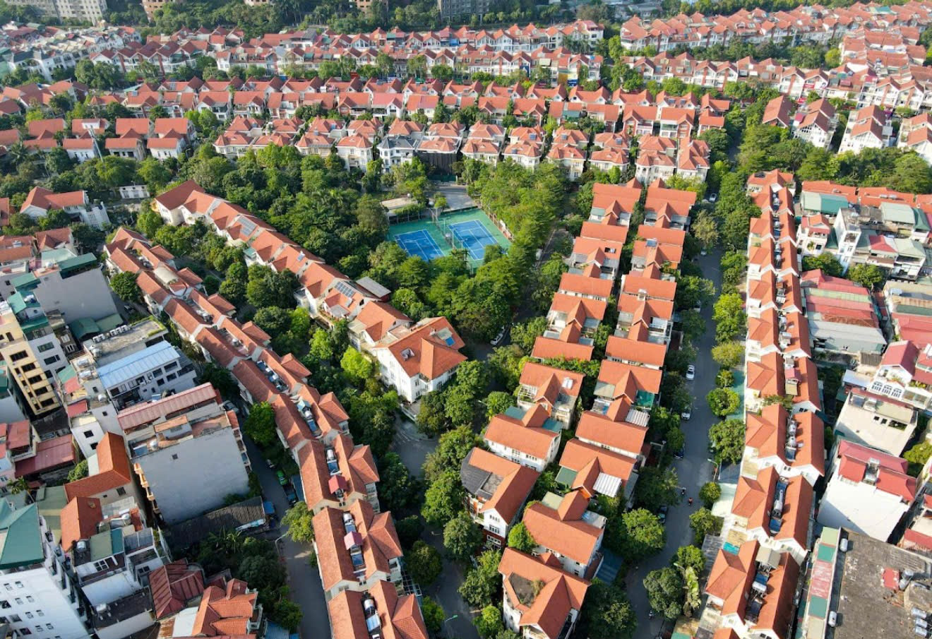 'Làng Việt kiều châu Âu' méo mó, nhếch nhác vì vi phạm trật tự xây dựng