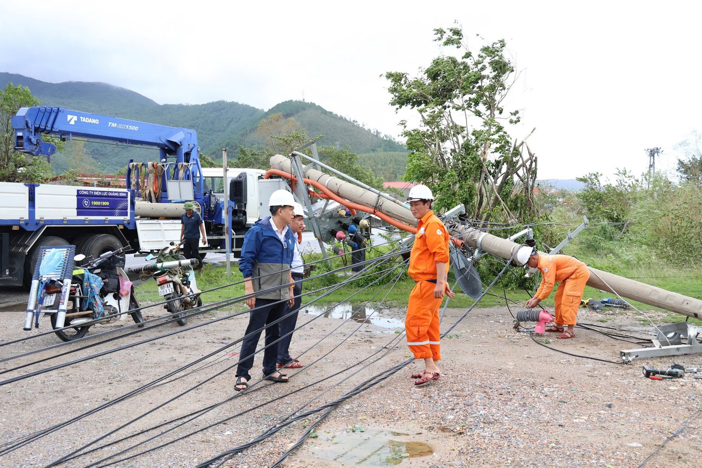 Đến hết ngày hôm nay, cơ bản hoàn thành việc khắc phục trên toàn tỉnh Quảng Trị, riêng ở xã Phú Trạch phải cần thêm thời gian vì thiệt hại nặng nề. img-4454.jpg