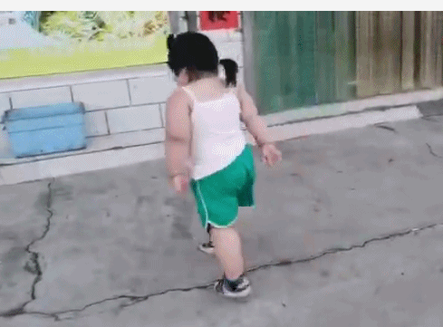 Bé 3 tuổi nặng 35kg bị cha mẹ ép ăn để quay video trên mạng xã hội kiếm tiền ảnh 2