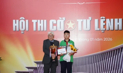 Kỳ thủ lớp 6 Đặng Khánh Minh giành ngôi vô địch tại Hội thi Cờ Tư lệnh 2025