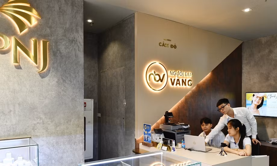 PNJ tăng trần sau cú sốc, Thế Giới Di Động bất ngờ giảm sàn