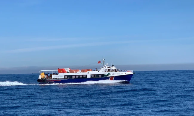 Vé tàu siêu tốc ra Lý Sơn tăng giá, lo du lịch ảnh hưởng 