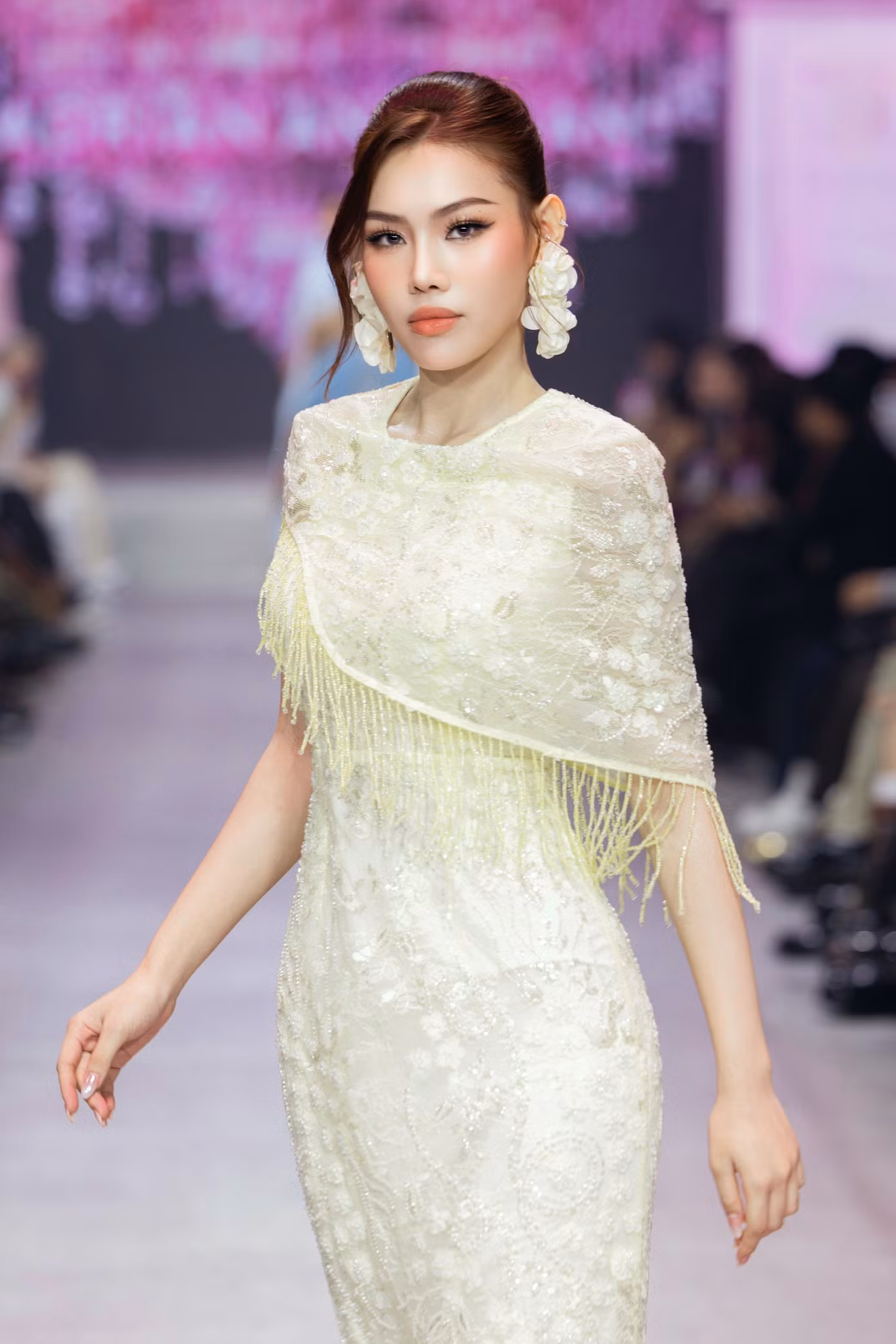 3-a-hau-hoan-vu-viet-nam-2025-do-cam-ly-xuat-hien-voi-vi-tri-vedette-tai-san-dien-cua-thuong-hieu-valenciani-by-adrian-anh-tuan.jpg