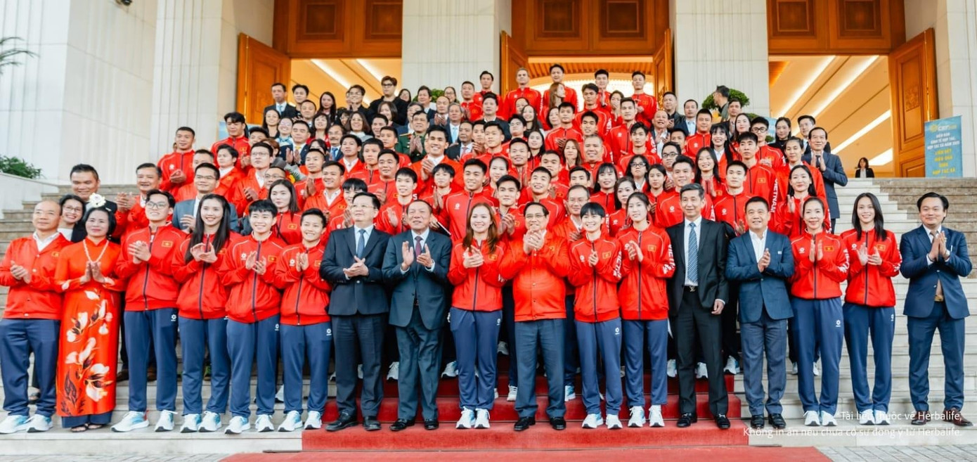 ພິທີອອກຈາກຊີເກມຄັ້ງທີ 33 ໄດ້ຈັດຂຶ້ນຢູ່ຫ້ອງການລັດຖະບານ. Lễ xuất quân Sea Game 33 diễn ra tại Văn Phòng Chính Phủ.