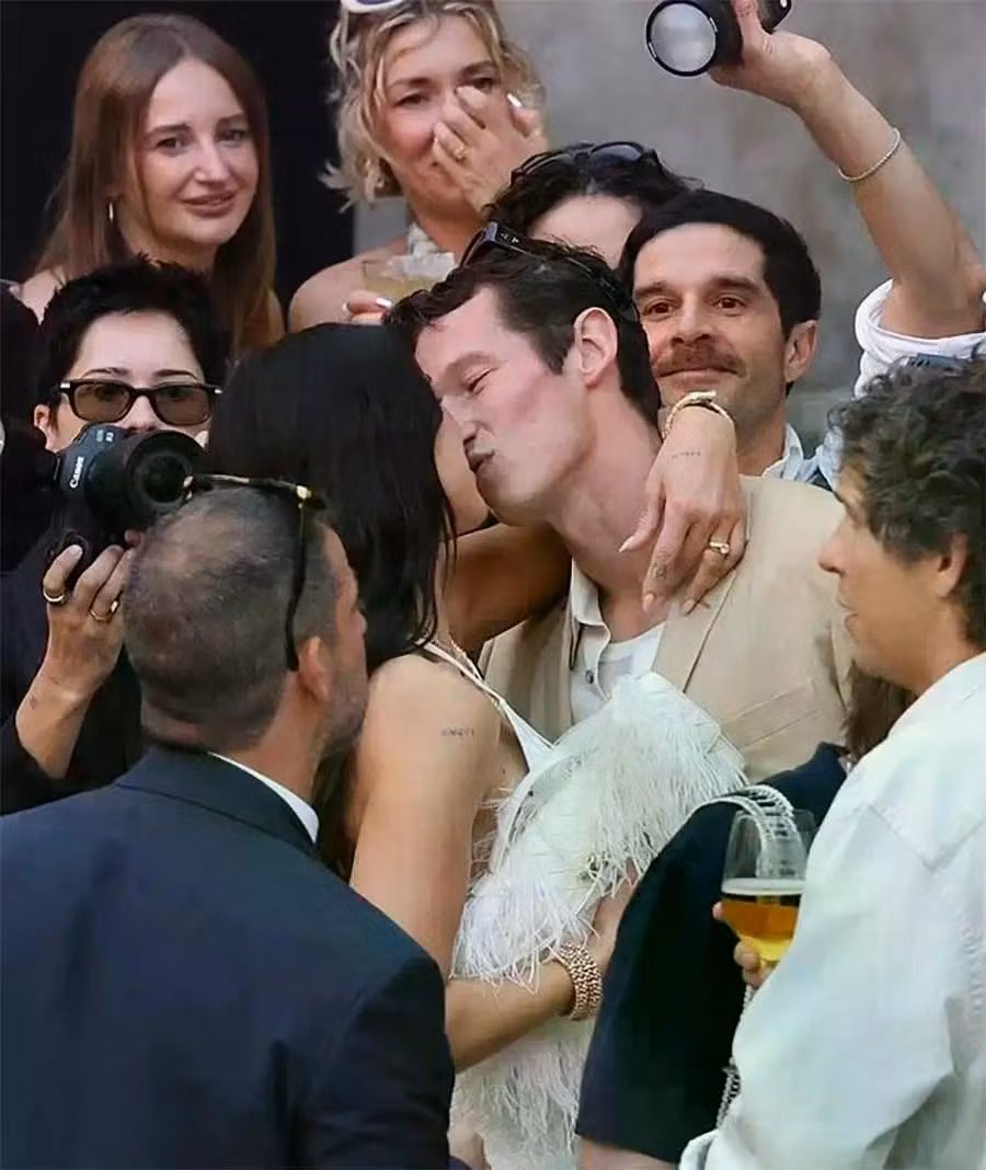 dualipa61780815252.jpg