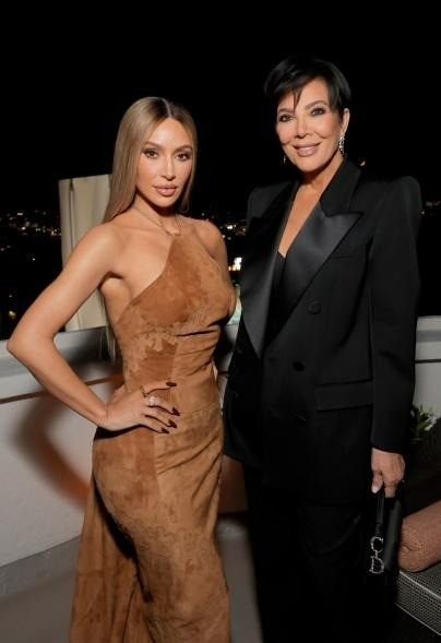 l-r-kim-kardashian-kris-12206974.jpg