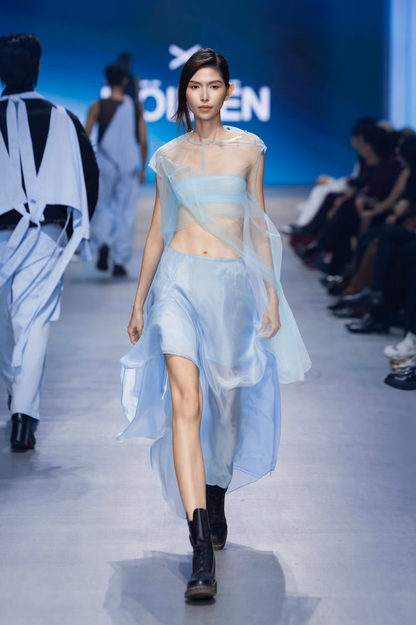 3-top-model-tyhd-trong-thiet-ke-den-tu-bst-nguon-cua-thuong-hieu-moi-dien.jpg