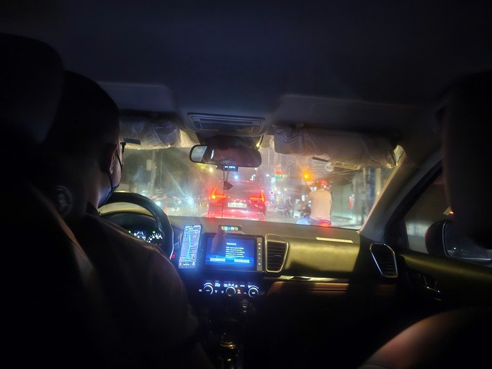 Người dân phải mất hơn nửa tiếng mới gọi được xe công nghệ dịp Tết.