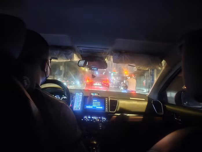 Người dân phải mất hơn nửa tiếng mới gọi được xe công nghệ dịp Tết.