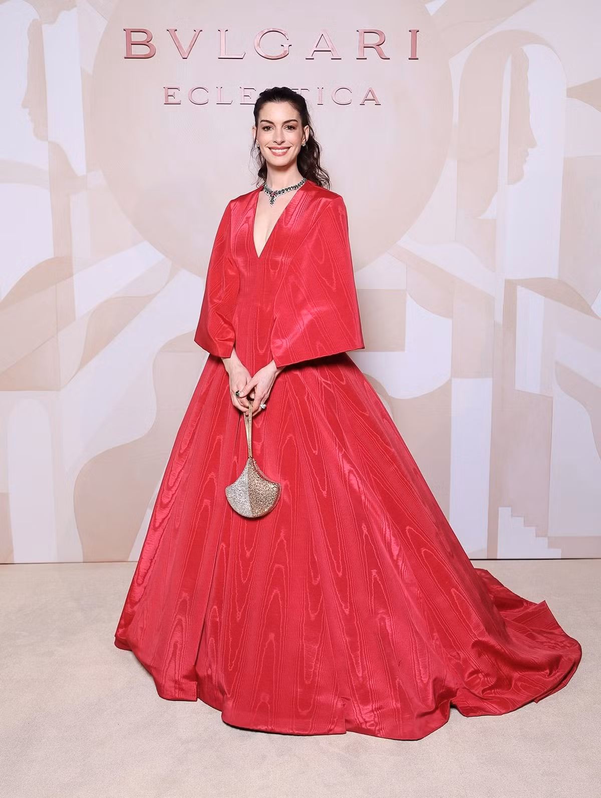 anne-hathaway-wore-valentino-haute-couture-to-the-bvlgari-eclettica-event.jpg