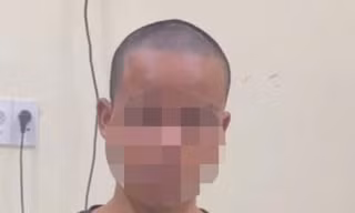 Khởi tố đối tượng cầm dao đột nhập tiệm tạp hóa hiếp dâm chủ quán