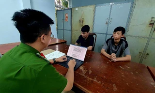 Đâm đối phương thủng dạ dày vì cho rằng bị nhìn đểu