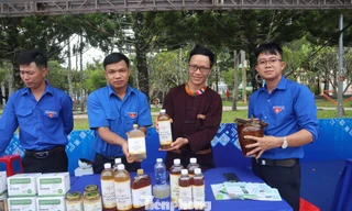 50 gian hàng ‘cây nhà lá vườn’ của thanh niên Tây Nguyên