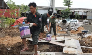 Công an Đắk Lắk thần tốc dựng nhà cho người dân