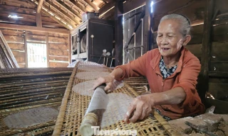 Làng bánh tráng 40 năm ở Đắk Lắk hối hả vào vụ Tết