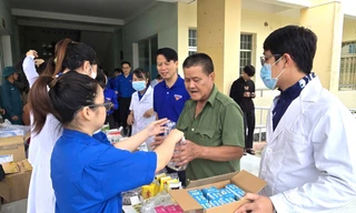 Sưởi ấm vùng lũ Đắk Lắk