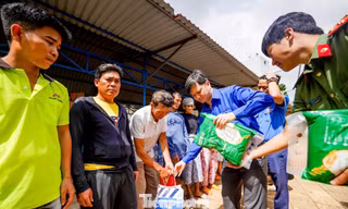 Trung ương Đoàn hỗ trợ 2 gia đình có người tử nạn và trao 1.000 túi an sinh cho người dân vùng lũ Đắk Lắk