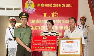 Trao Bằng Tổ quốc ghi công cho Liệt sĩ, trung tá hy sinh khi đang làm nhiệm vụ