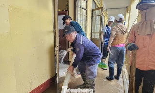 Chạy đua thời gian để học sinh trở lại trường sau thiên tai kép ở Đắk Lắk