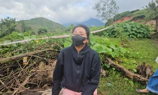 Nhà đổ sập vì sạt lở, người phụ nữ ở Đắk Lắk òa khóc bất lực