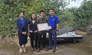 Thanh niên lái ca nô cứu 500 người khỏi lũ dữ: 'Lúc đó chỉ nghĩ tới cứu người'