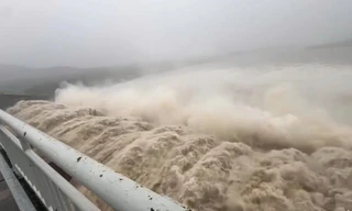 Loạt nhà máy thủy điện xả tràn giữa lúc hạ du ngập trong lũ lịch sử: Đắk Lắk chỉ đạo gì?