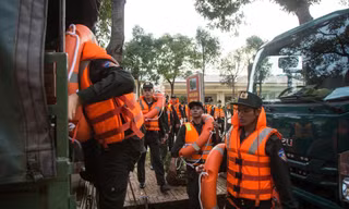 Điều động khẩn cấp 300 cảnh sát cơ động ứng phó bão số 13