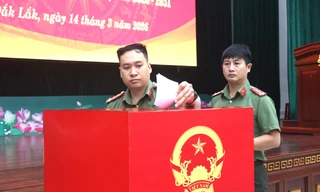 Cử tri Công an Đắk Lắk: Trao niềm tin qua lá phiếu, chọn người tài, đức đại diện cho nhân dân