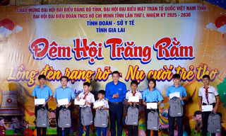 Trung thu ấm áp cho học trò nghèo vùng biên