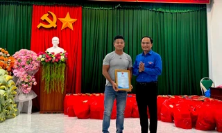 Một nhà hảo tâm ở Pleiku ủng hộ đồng bào vùng lũ gần 400 triệu đồng qua báo Tiền Phong