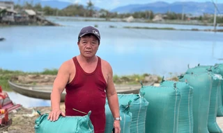 Ngậm ngùi nhìn tài sản bị bão ‘nuốt chửng’