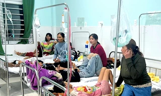 131 người bị ngộ độc thực phẩm sau khi ăn tân gia