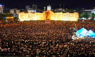 'Biển người' xem khai mạc năm du lịch quốc gia 