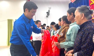 Trung ương Đoàn tặng nhiều phần quà ý nghĩa cho người dân xã Phú Thiện