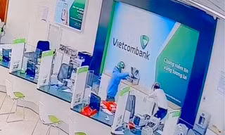 Hai đối tượng cầm vật giống súng cướp ngân hàng ở Gia Lai