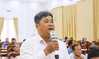 Giá xăng dầu leo thang 'làm nóng' hội nghị tiếp xúc cử tri ở miền núi