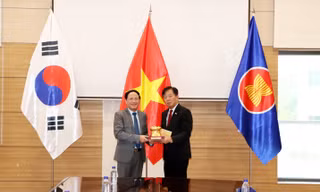 Chủ tịch UBND tỉnh Gia Lai Phạm Anh Tuấn làm việc với Đại sứ quán Việt Nam tại Hàn Quốc