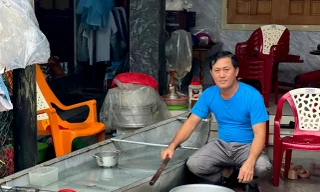 Chuyện 'người hùng' cứu cả chục người ở Hoà Thịnh bằng chiếc ghe nhỏ