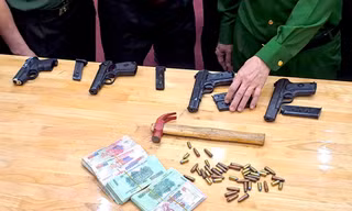 Hai kẻ cướp ngân hàng giả làm người dân tộc thiểu số gùi tiền trong hành trình tẩu thoát