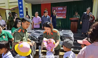 Thanh niên công an Đắk Lắk trang bị kiến thức pháp luật cho học sinh