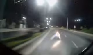 Người đàn ông đi xe máy ngược chiều trên quốc lộ bị xe khách tông tử vong